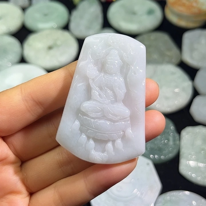 翡翠未镶嵌颈饰观音