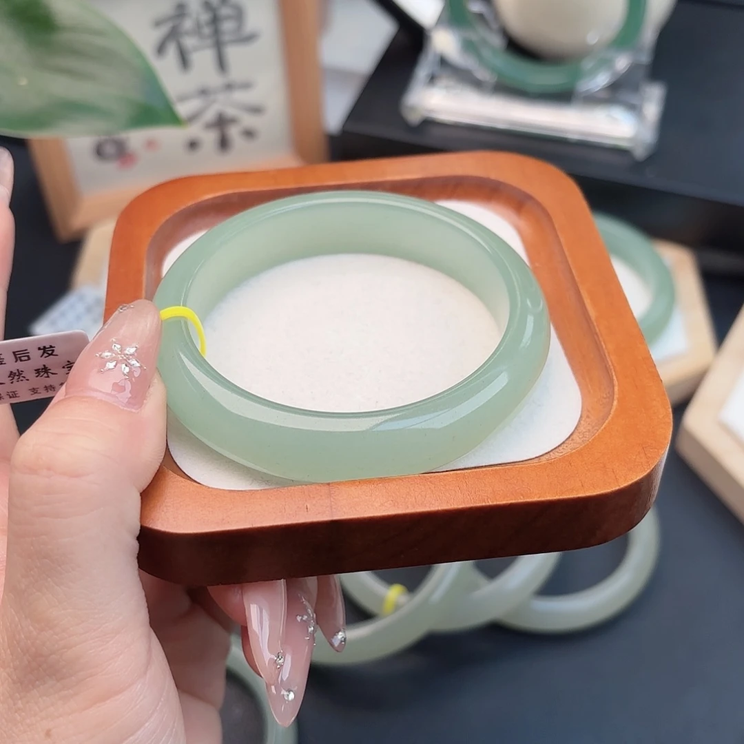 石英质玉未镶嵌手镯58