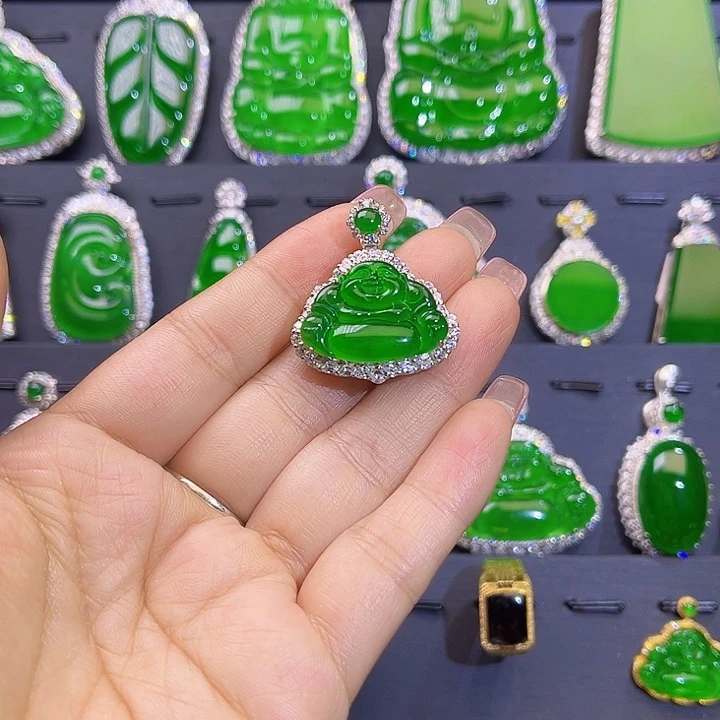 翡翠颈饰未镶嵌题***的佛公