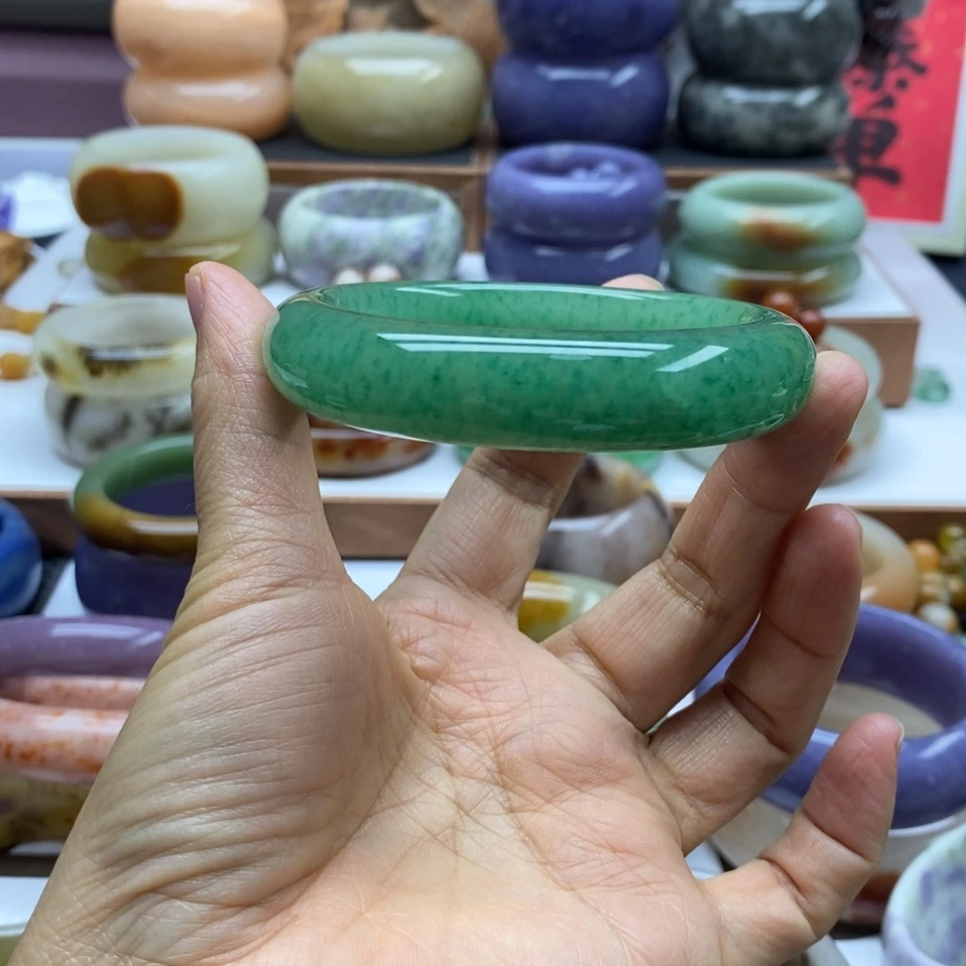 自***在未镶嵌手镯石英岩玉