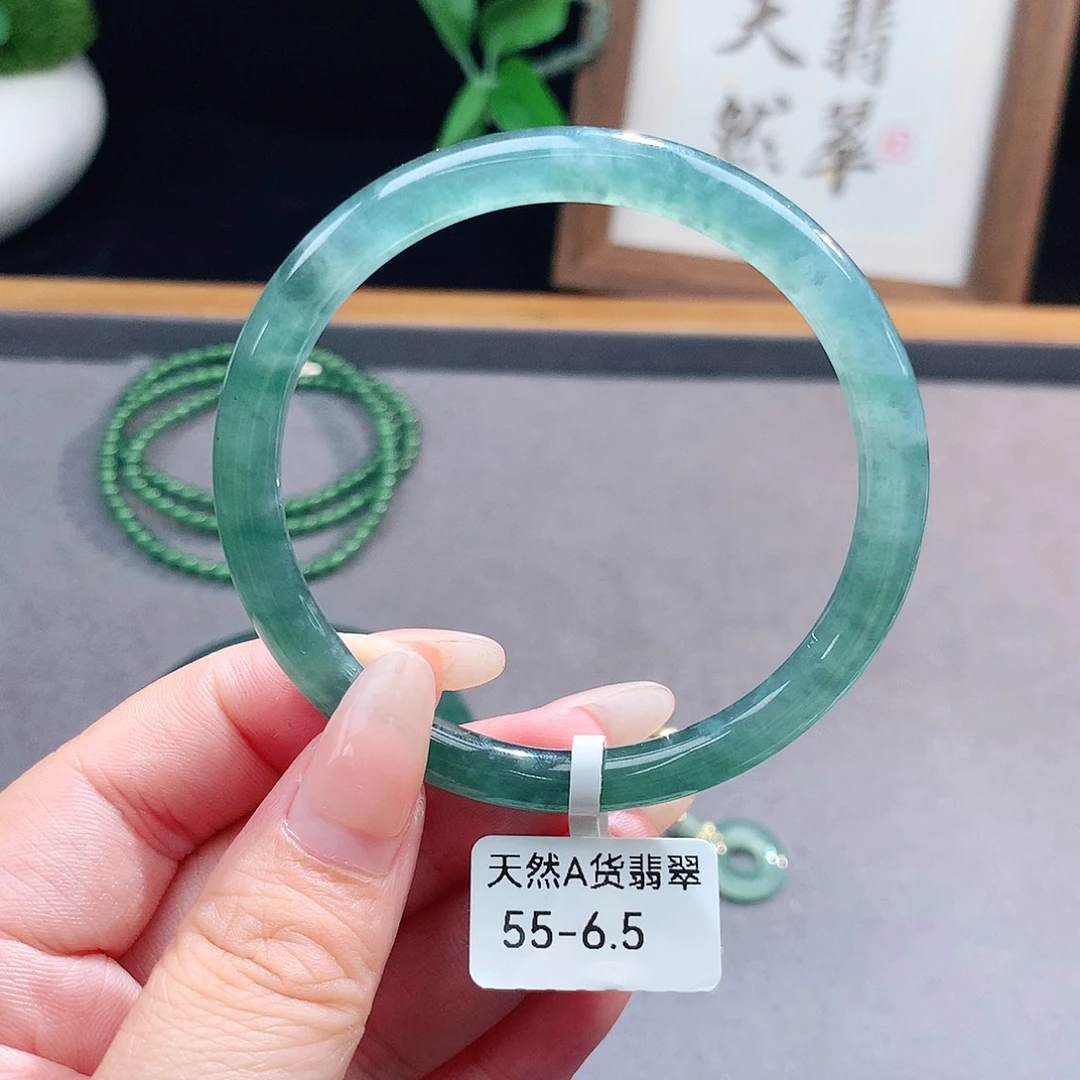 翡翠手镯（圆镯）未镶嵌