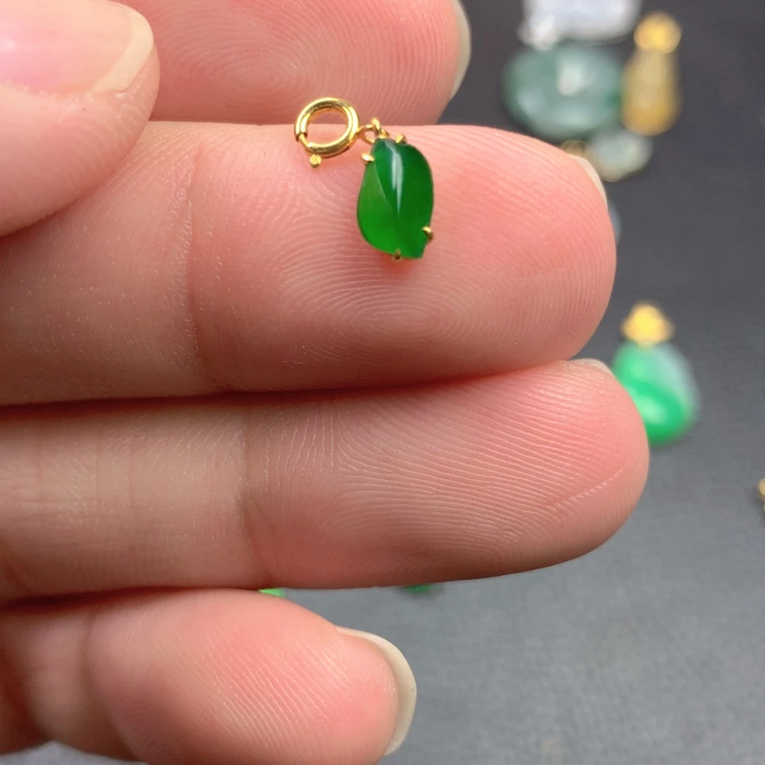 【闪购商品】颈饰18K金镶嵌翡翠翡翠