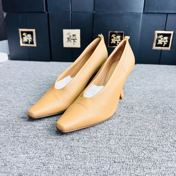 99新 BOTTEGA VENETA/葆蝶家 奶茶色羊皮高跟鞋38码ysc1653