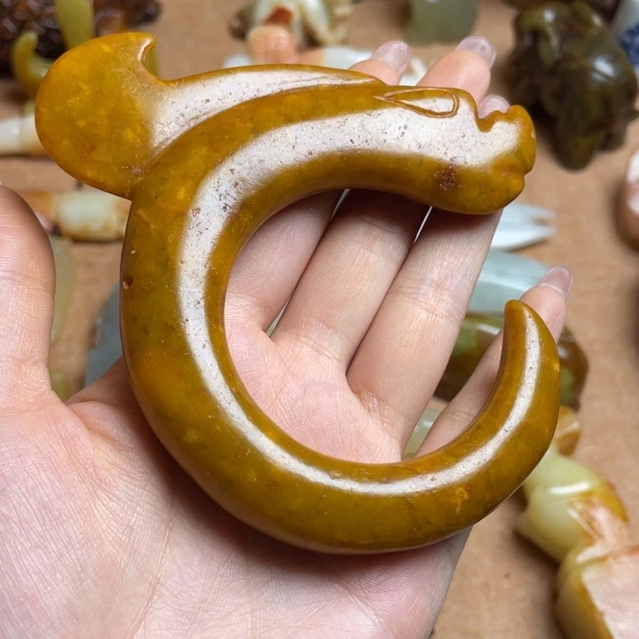 蛇纹石玉未镶嵌颈饰