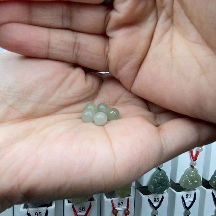 *****石英质玉未镶嵌颈饰