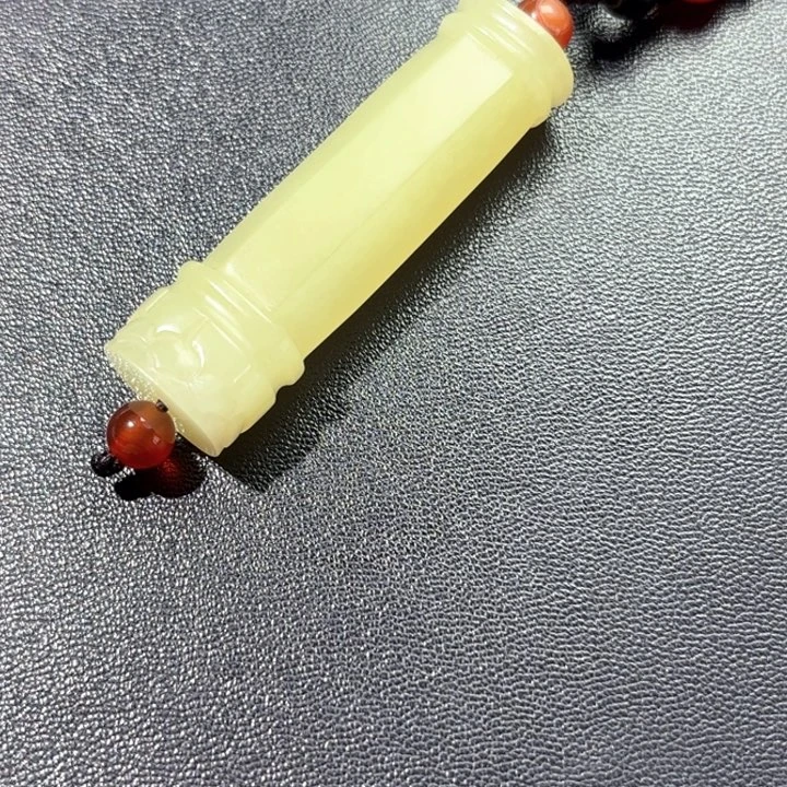 米***色未镶嵌和田玉挂件