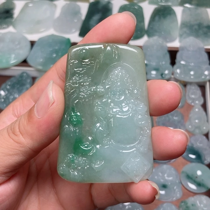 江***生翡翠未镶嵌颈饰财神