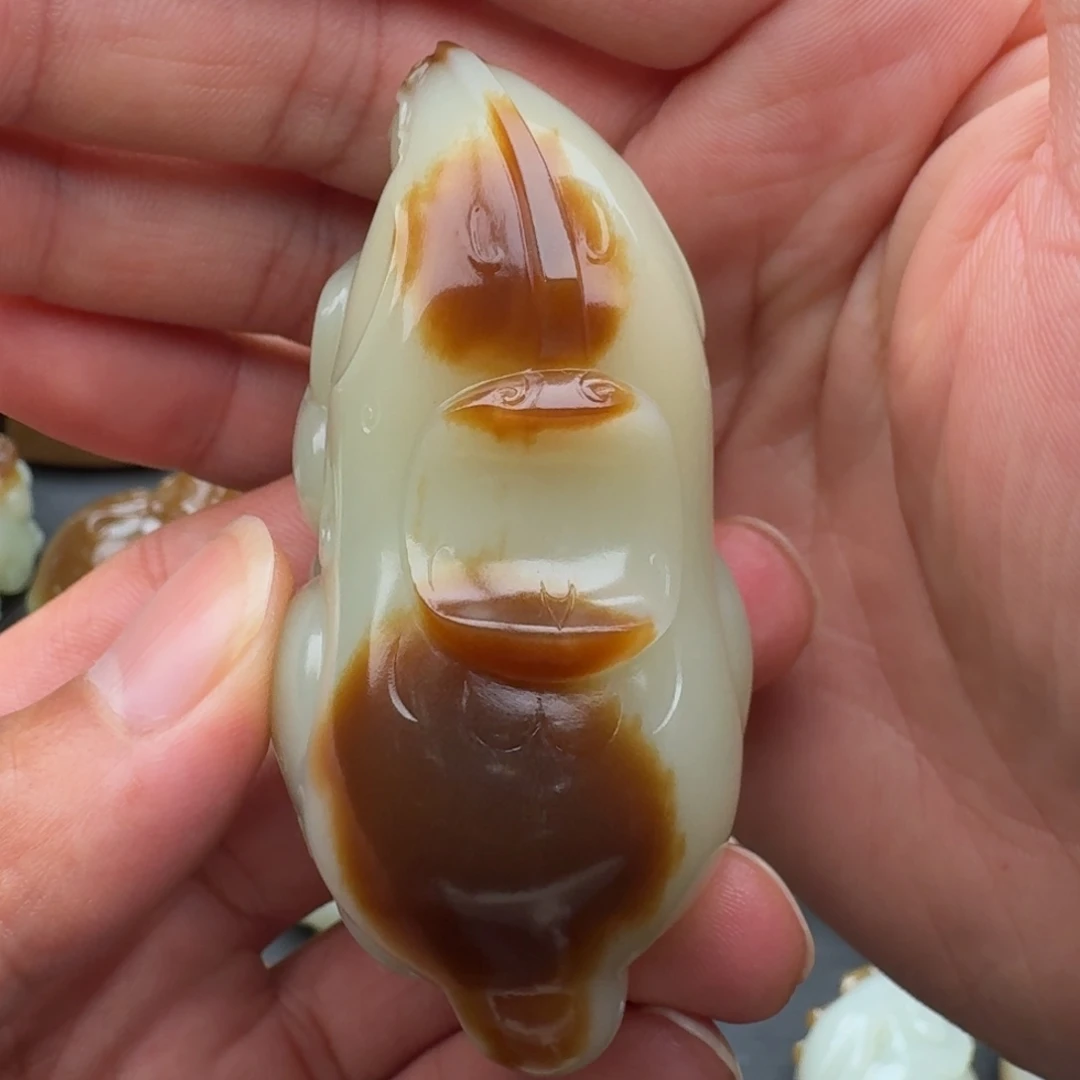 ****空和田玉（糖玉）未镶嵌颈饰
