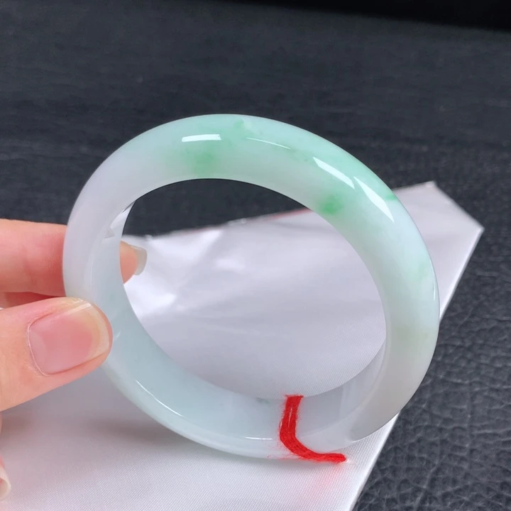 翡翠未镶嵌手镯