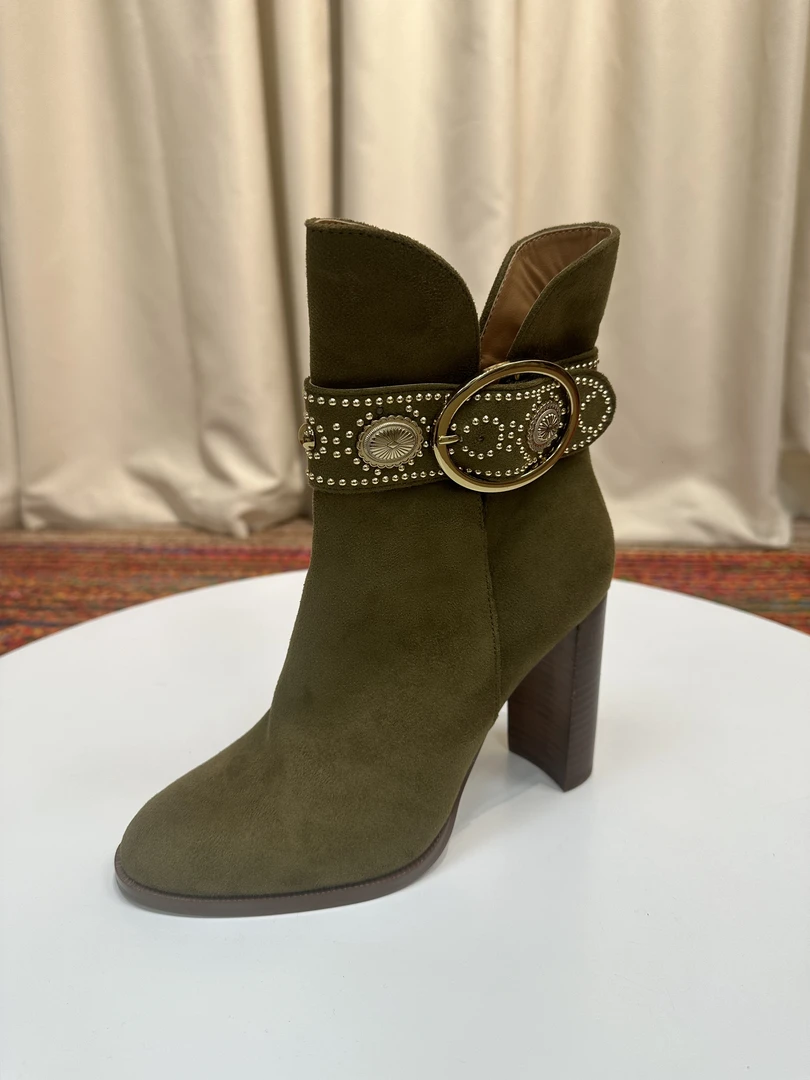 品牌高货断码特价女短筒靴