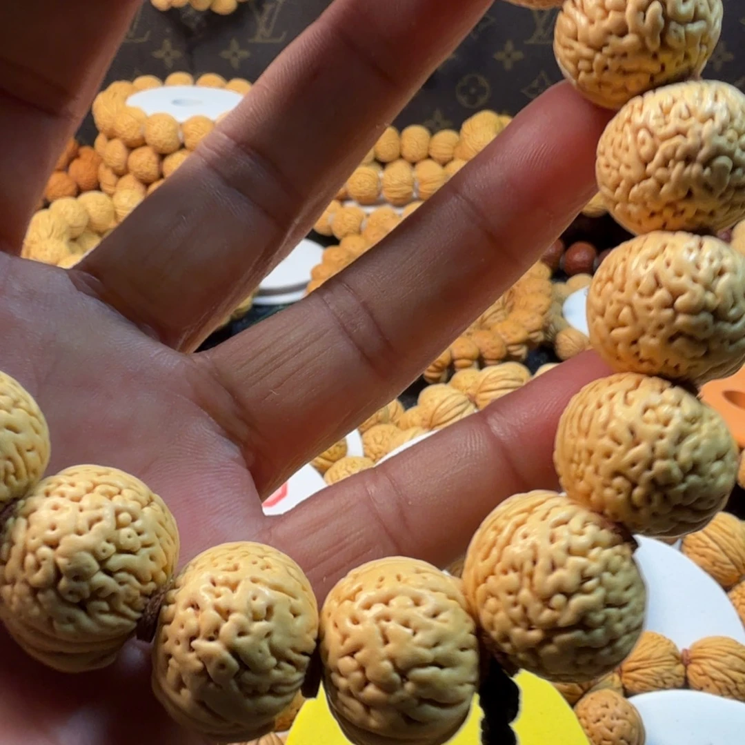 陆***凤吊坠桃核南瓜王手串