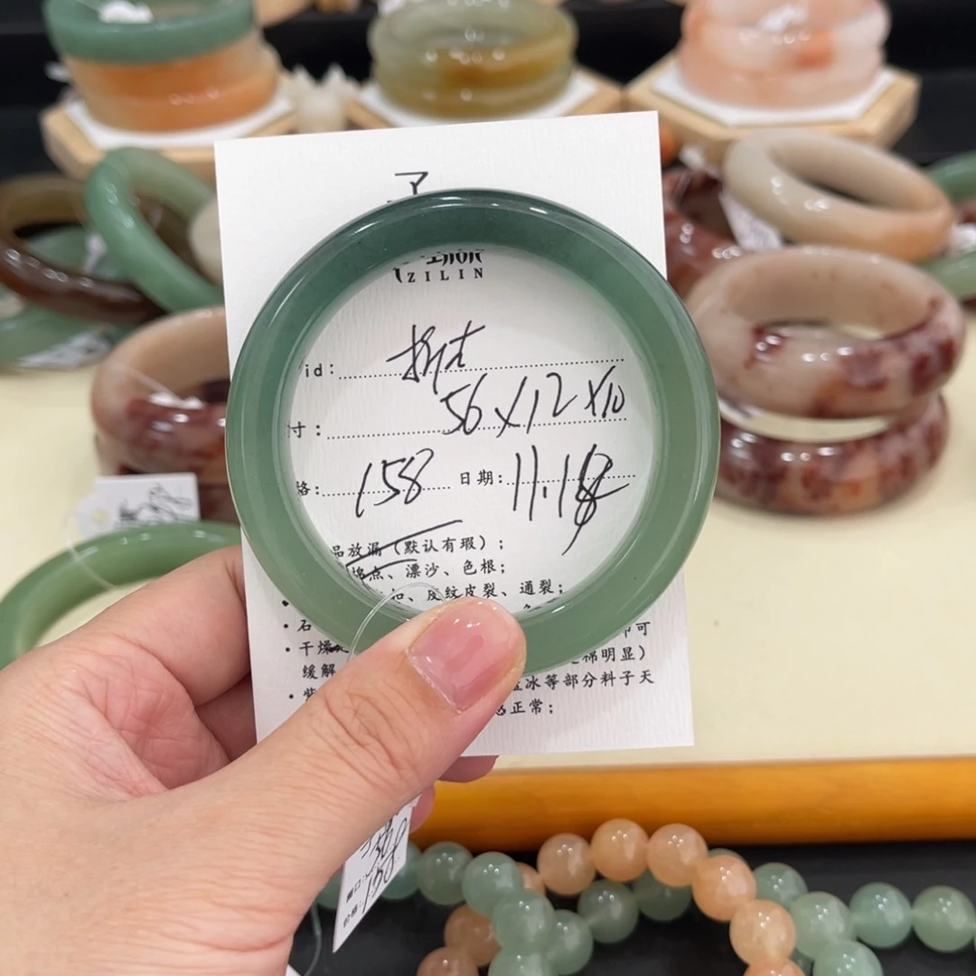 未镶嵌手镯石英质玉折*?