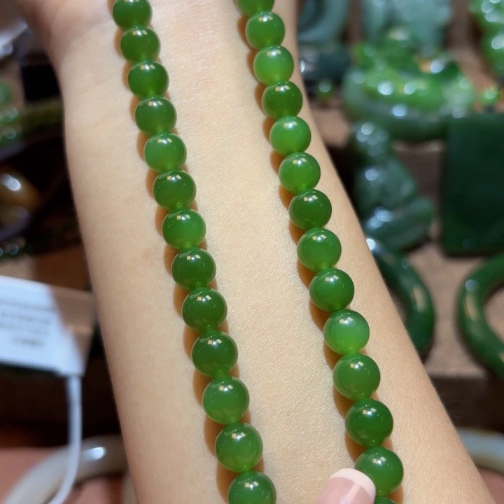 颈饰未镶嵌和田玉（碧玉）