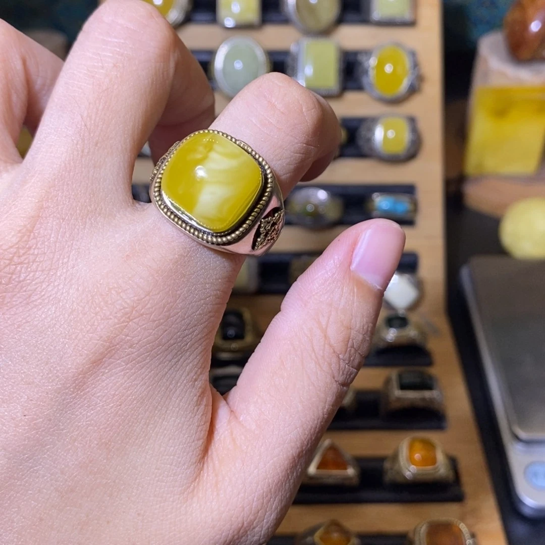 蜜蜡银S925镶嵌戒指齐****?