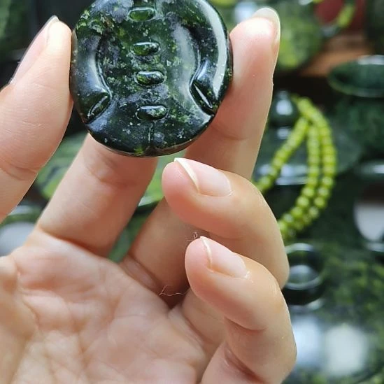 蛇纹石玉未镶嵌吊坠