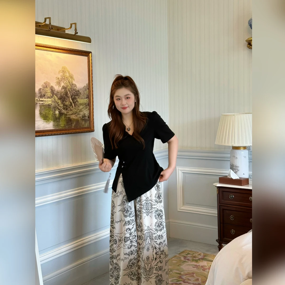 楠序微胖女装 侧开叉V领黑色正肩短袖t恤女夏天设计感上衣YZ36320