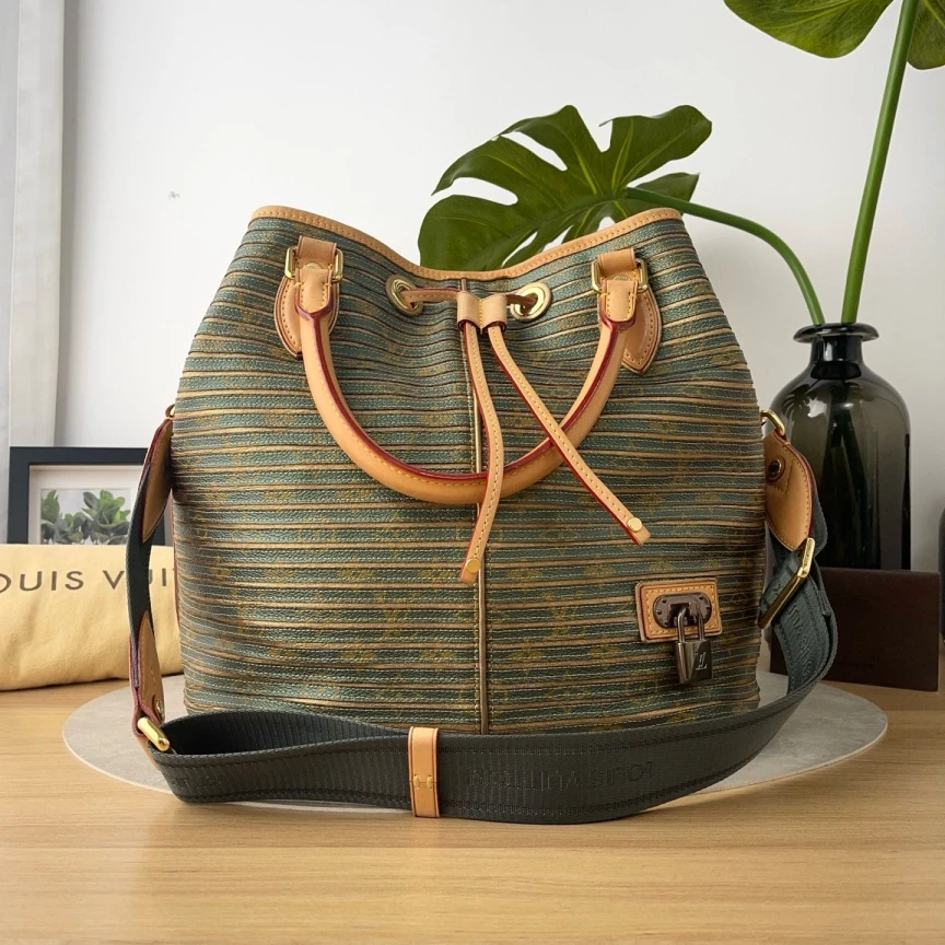 95新 LouisVuitton/路易威登 抽绳水桶包/单肩包/4199