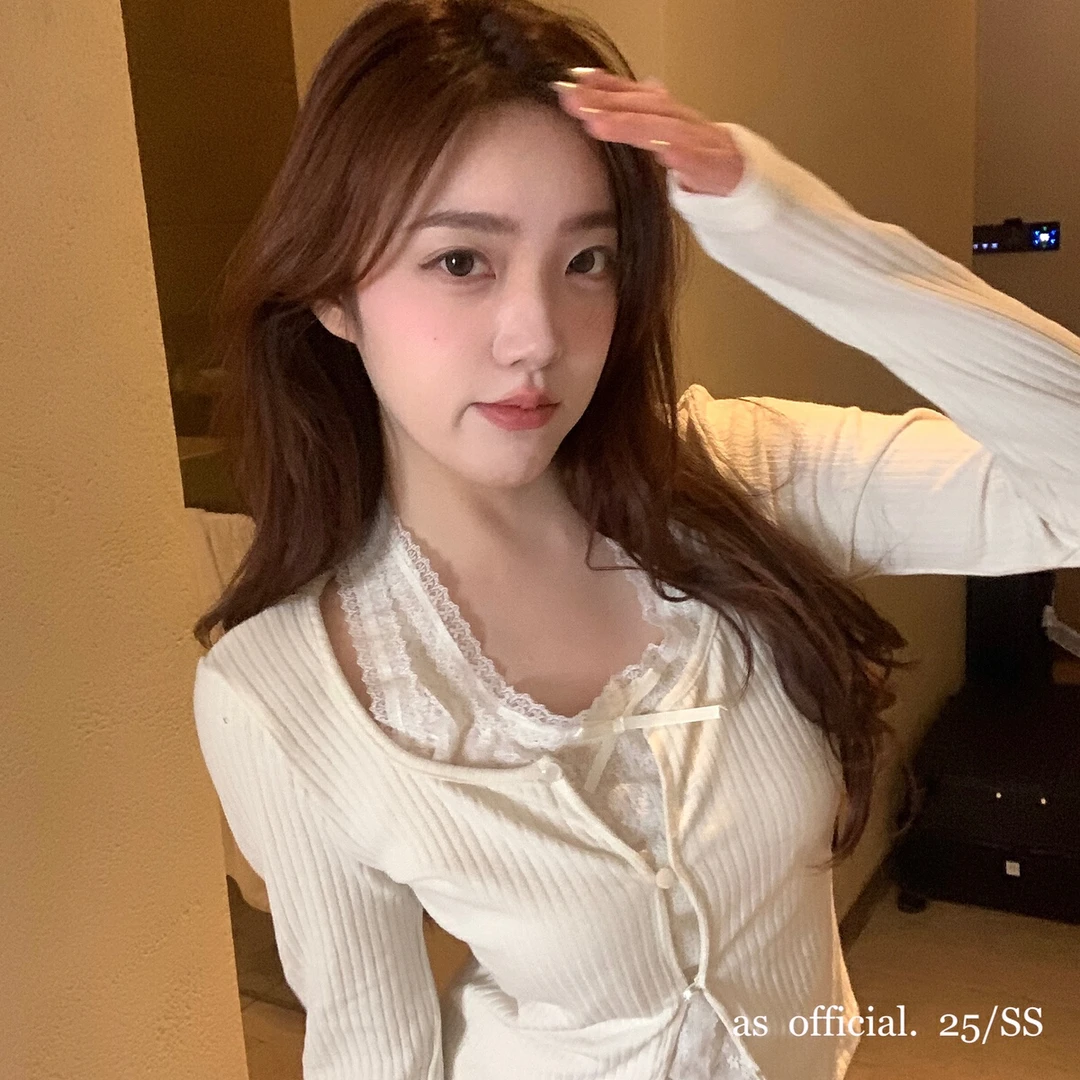 _很爱！自留纯欲幼态miu系  蕾丝挂脖假两件设计小衫  2