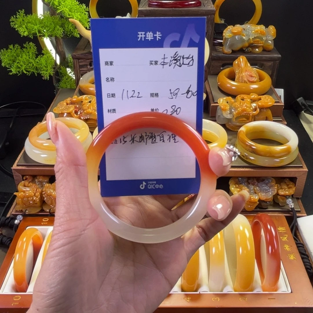 未镶嵌手镯石英质玉本**台