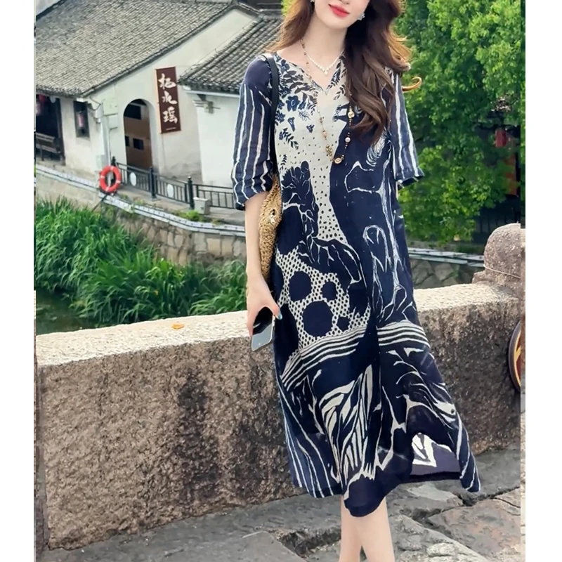 民族风复古气质法式连衣裙女2025夏季新款大码宽松显瘦V领碎花裙