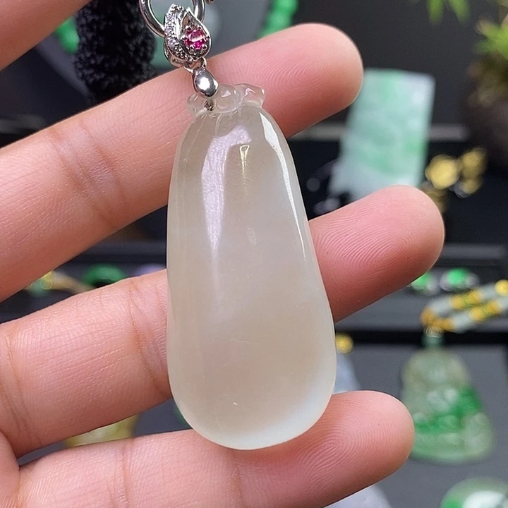 翡翠未镶嵌吊坠(赠链)