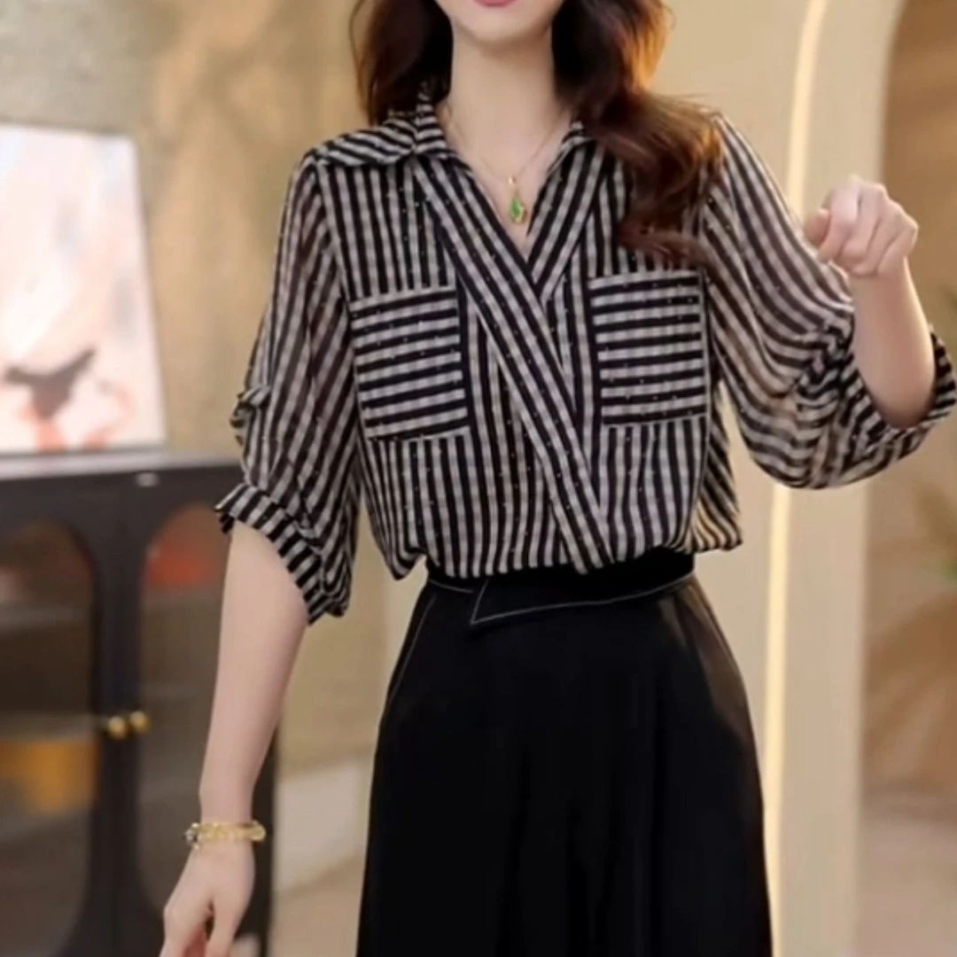 2025春夏休闲简约优雅宽松新款条纹衬衫拼口袋时尚百搭不过时上衣