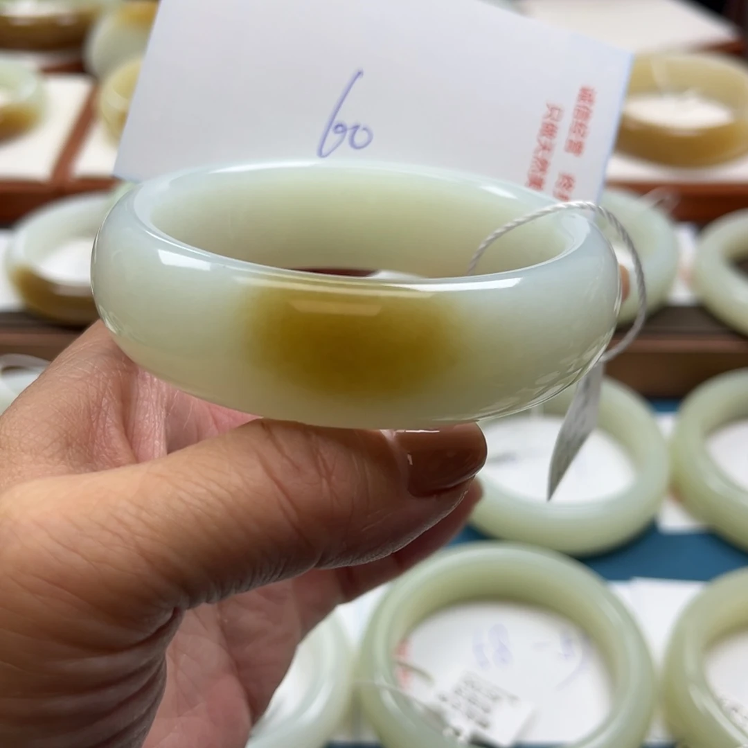 未镶嵌手镯和田玉杨*人