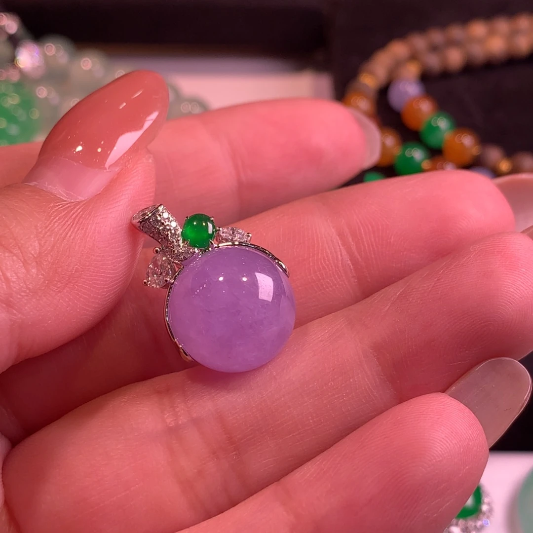 翡翠18K金镶嵌颈饰吊坠