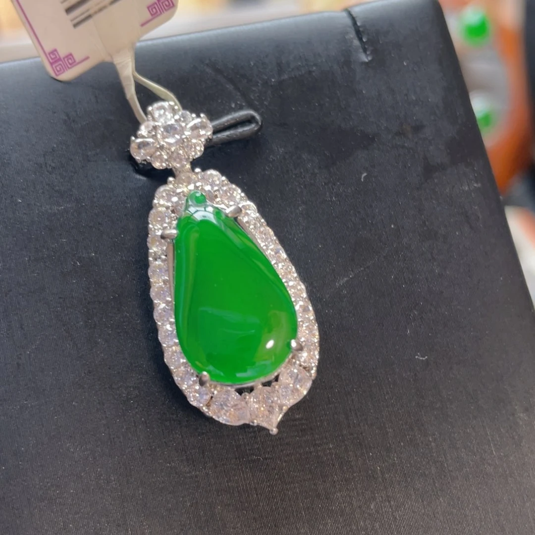 翡翠未镶嵌颈饰吊坠