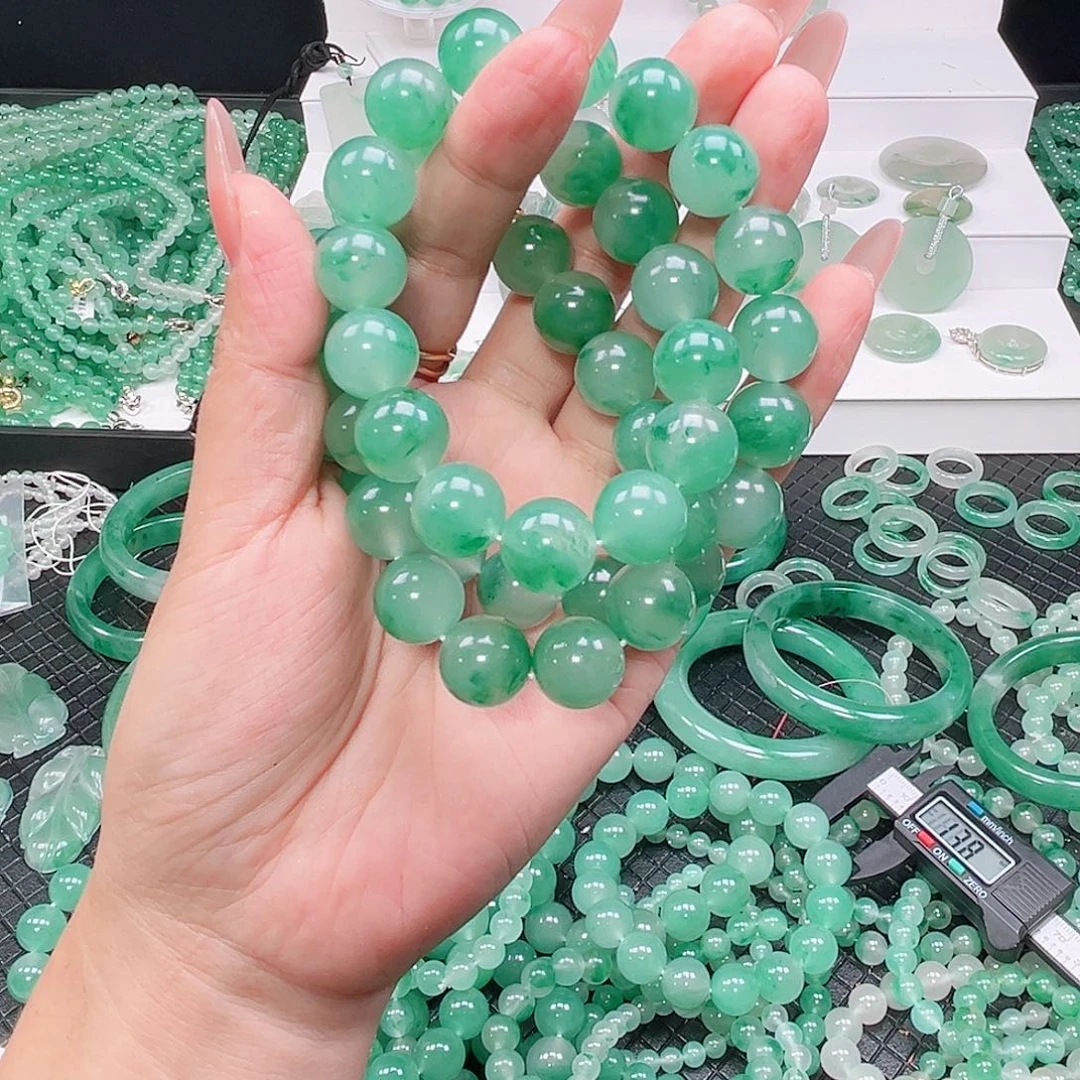 颈饰合金石英质玉（非洲翠）