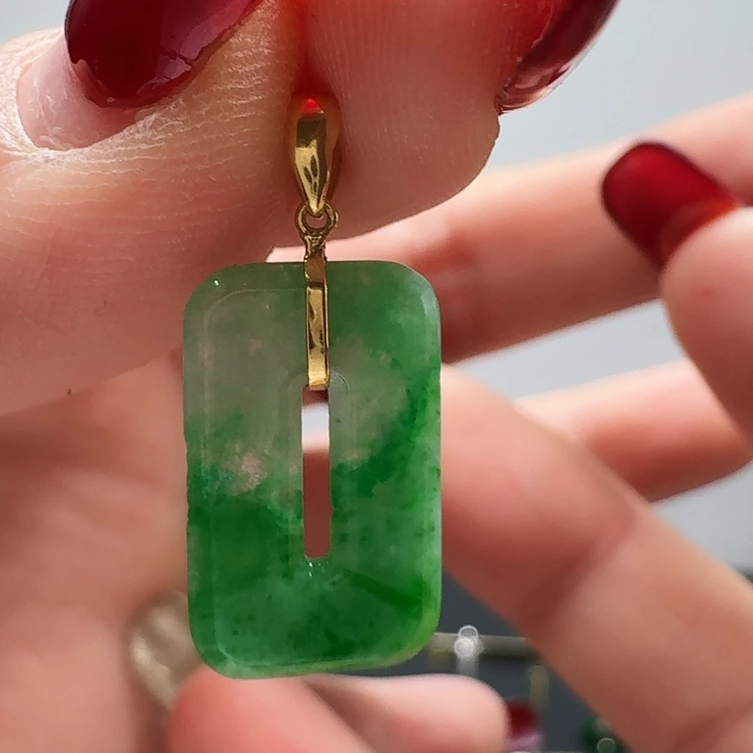 翡翠颈饰18K金镶嵌翡翠