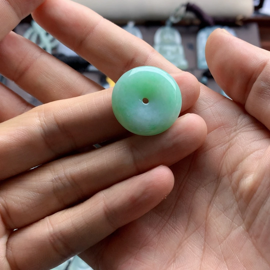 颈饰未镶嵌翡翠吊坠