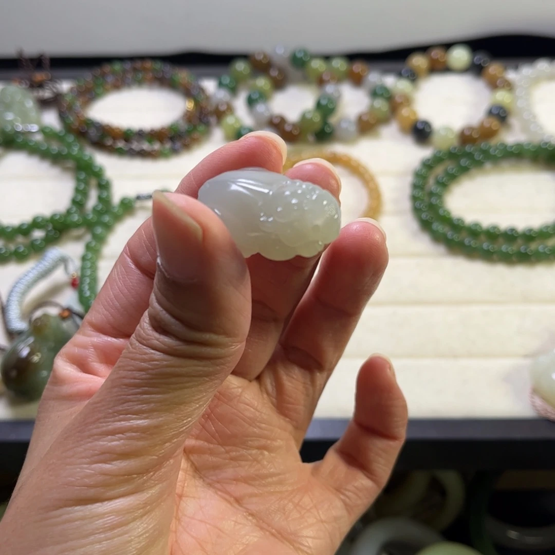 和田玉未镶嵌吊坠(赠链)