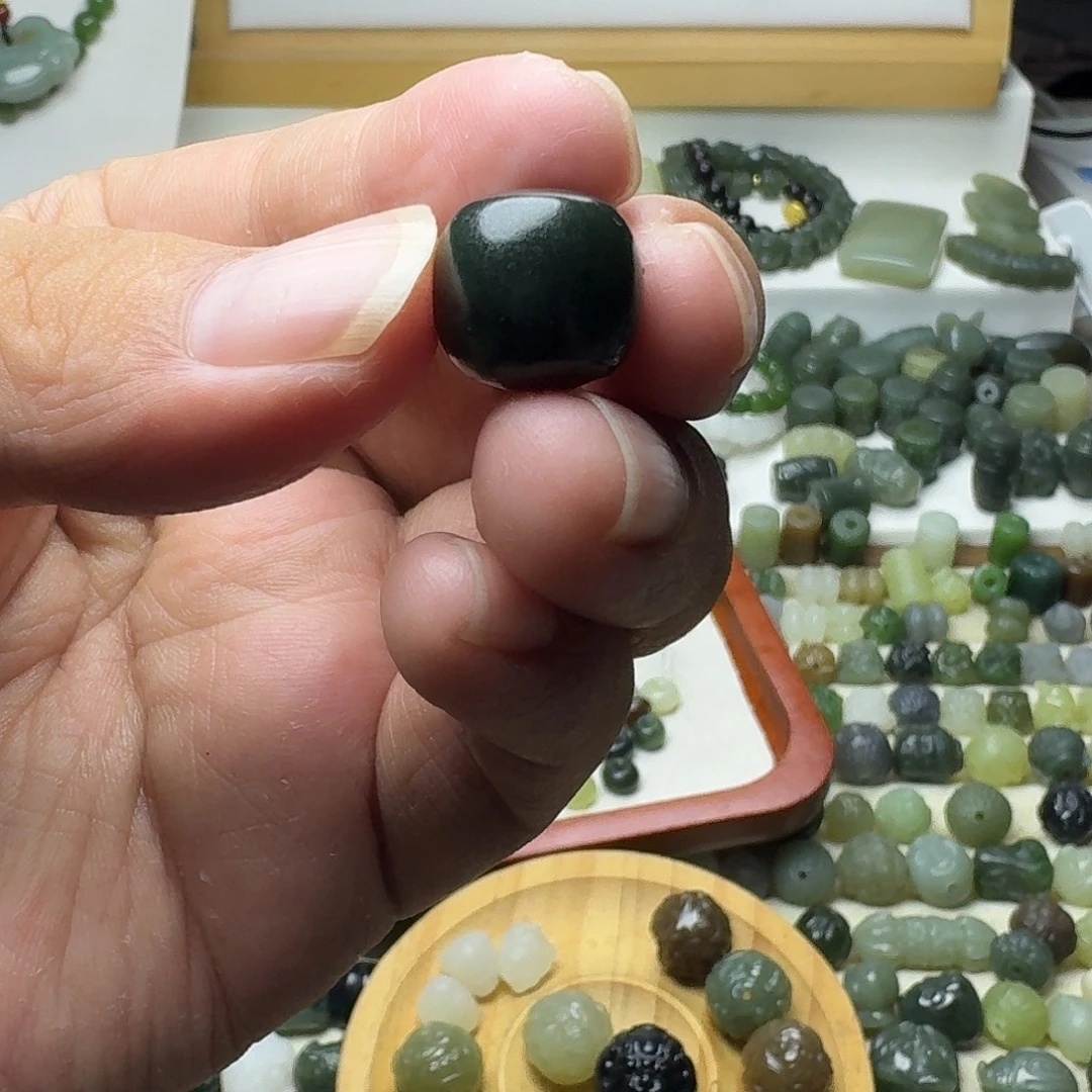 王***少未镶嵌和田玉珠宝半成品和田玉且末黑青老型13×14㎜
