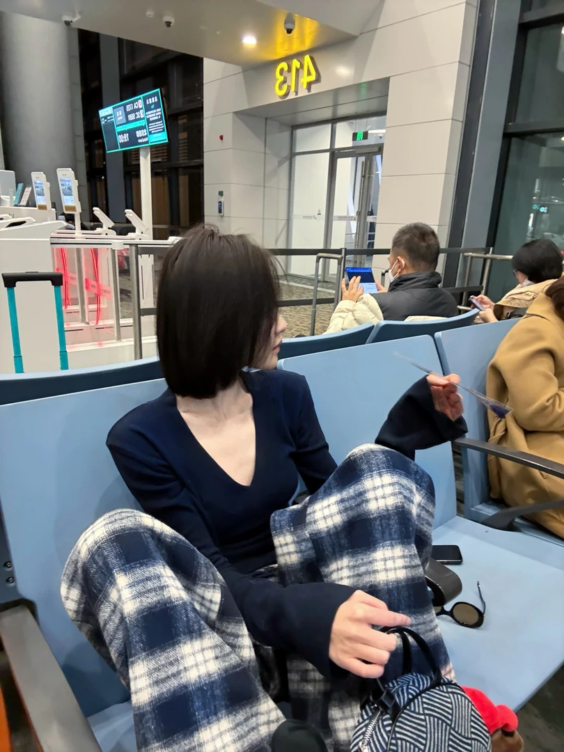 人手两件！百搭bi入款纯色v领新款秋冬保暖磨毛打底衫修身长袖