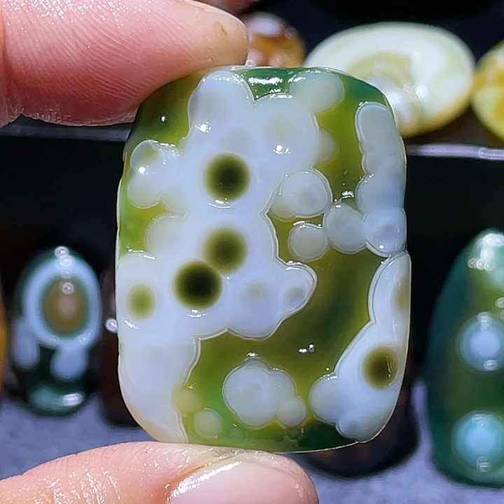 玛瑙/玉髓未镶嵌珠宝奇石