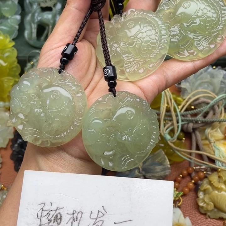 蛇纹石玉未镶嵌吊坠