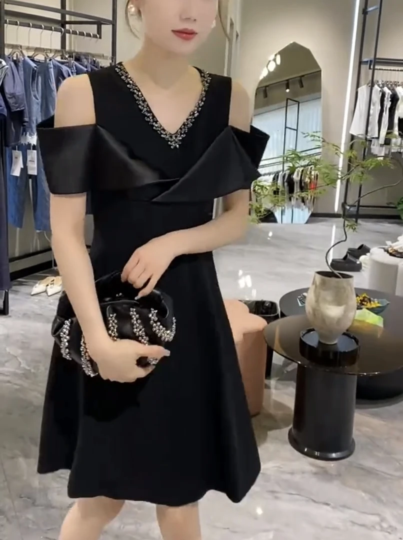 A字裙露肩高腰小香风V领连衣裙红色设计师夏季礼服