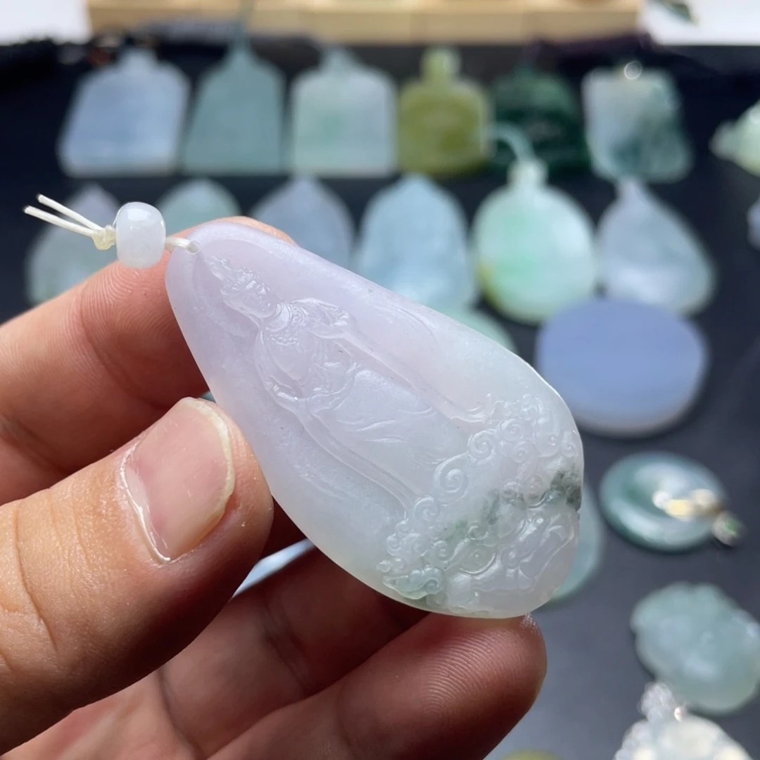 翡翠未镶嵌颈饰站观音挂件