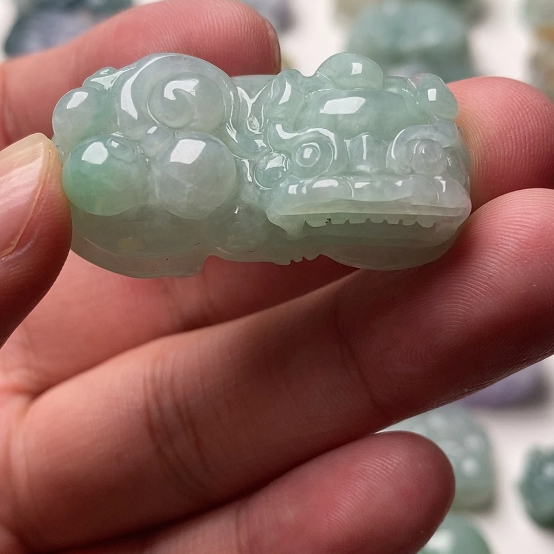 翡翠未镶嵌颈饰貔貅