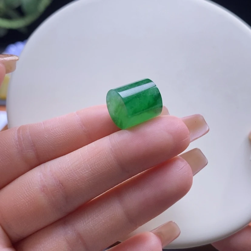 【闪购商品】翡翠颈饰未镶嵌翡翠冰辣绿桶珠