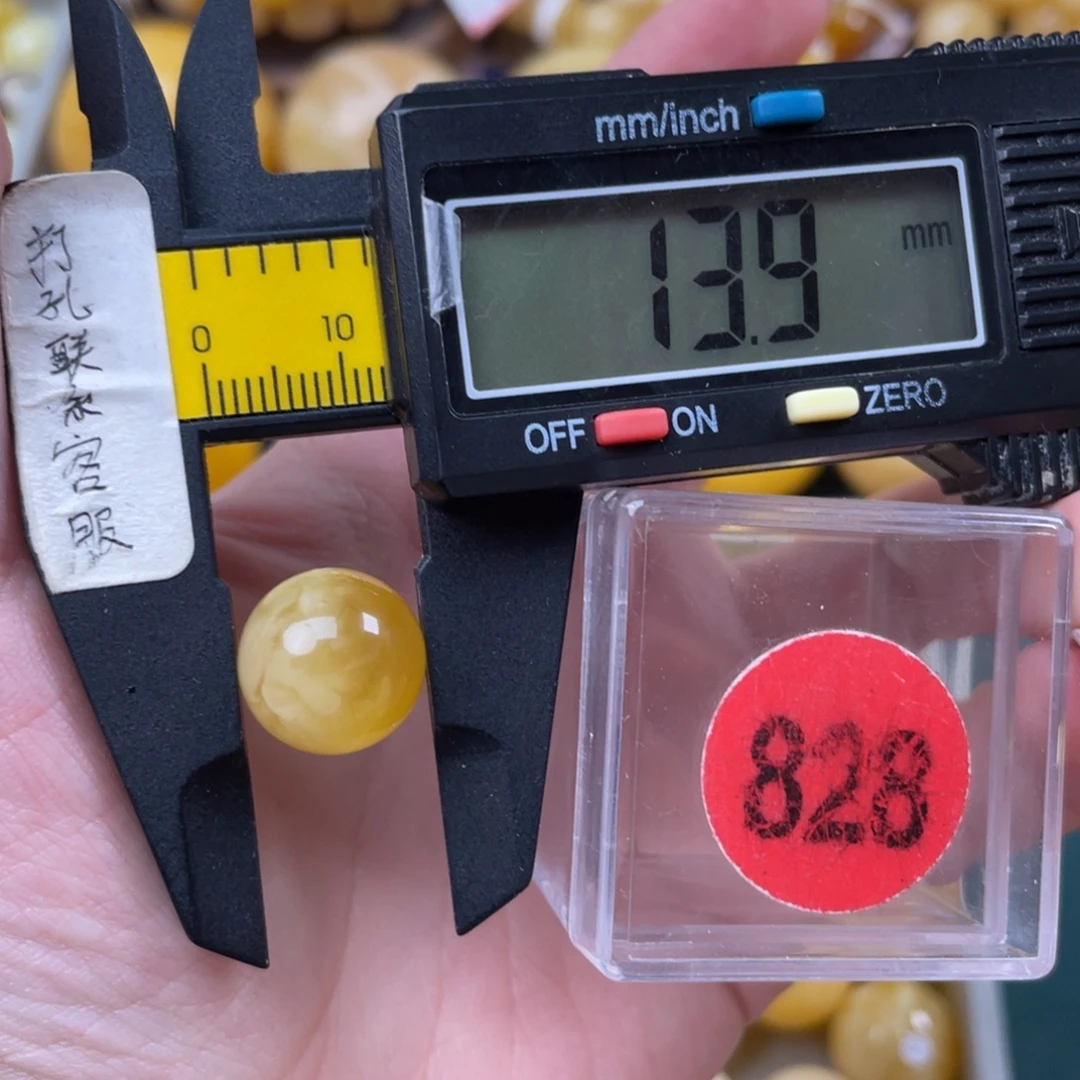 蜜蜡未镶嵌珠宝奇石