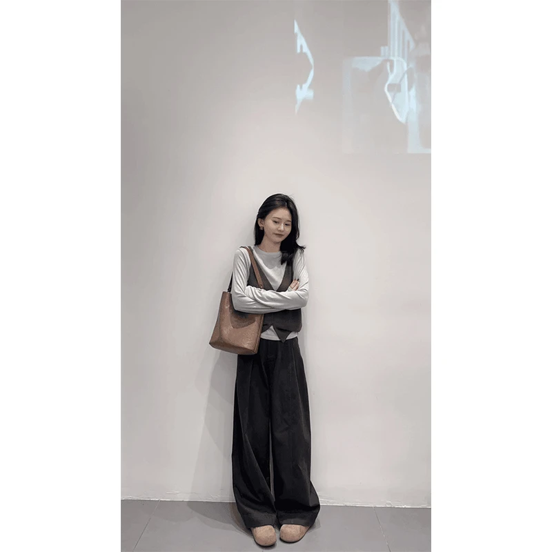 法式复古挂脖针织马甲背心女2025设计感无袖上衣高腰垂感阔腿裤女