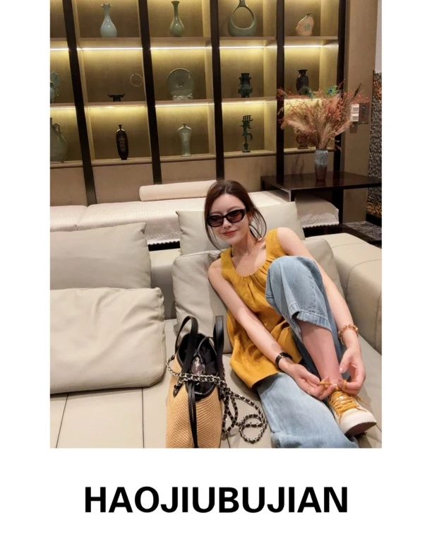 好久不见姜黄色宽松无袖麻感吊带上衣