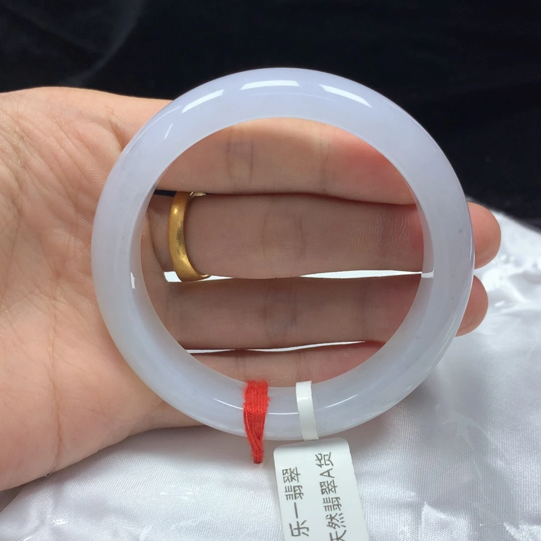 翡翠未镶嵌手镯（圆镯）56.5