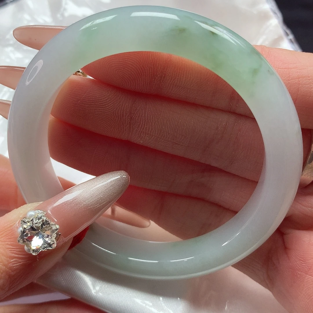 翡翠手镯未镶嵌55圈