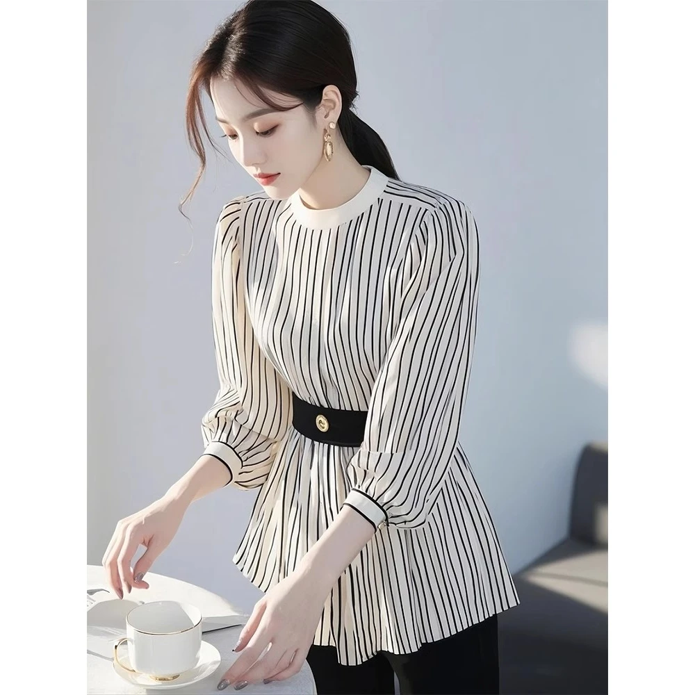 2025年春季新款法式设计感高级通勤气质轻熟风黑白条纹收腰衬衫女
