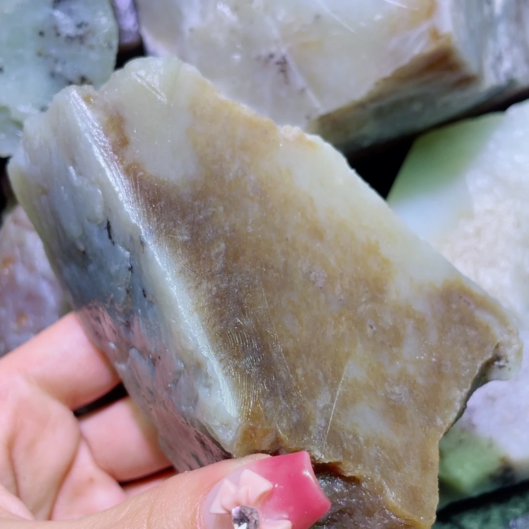 和田玉未镶嵌珠宝半成品