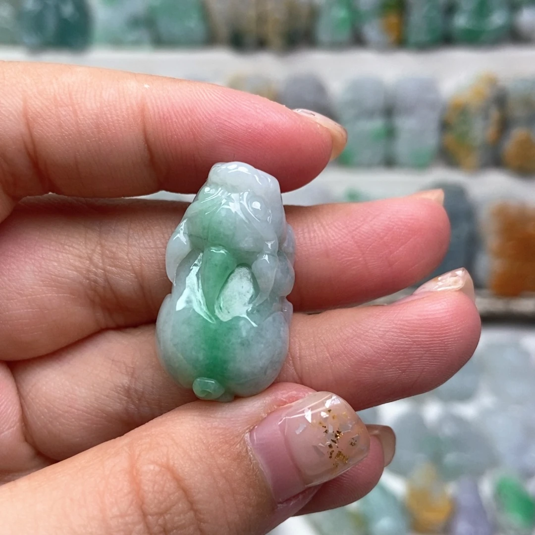 翡翠未镶嵌吊坠(赠链)