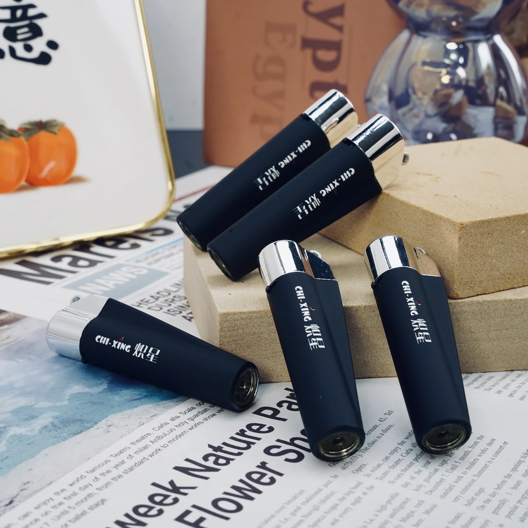 圆柱款防风打火机户外蓝焰直冲创意打火机男士礼物实铜芯超市批发